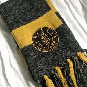 Fanstastic Beasts Harry Potter Hufflepuff scarf